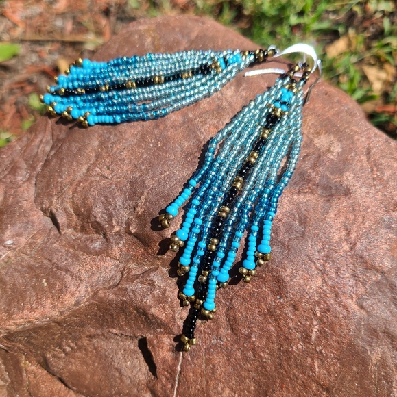 Ice Candy-Ice Blueberry silverlined light blue glass seed beads - Picture 4 of 5